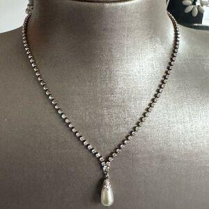 Rhinestone necklace with drop pearl